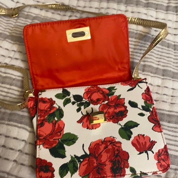 Beauty & The Beast Girls Purse - Picture 2 of 5